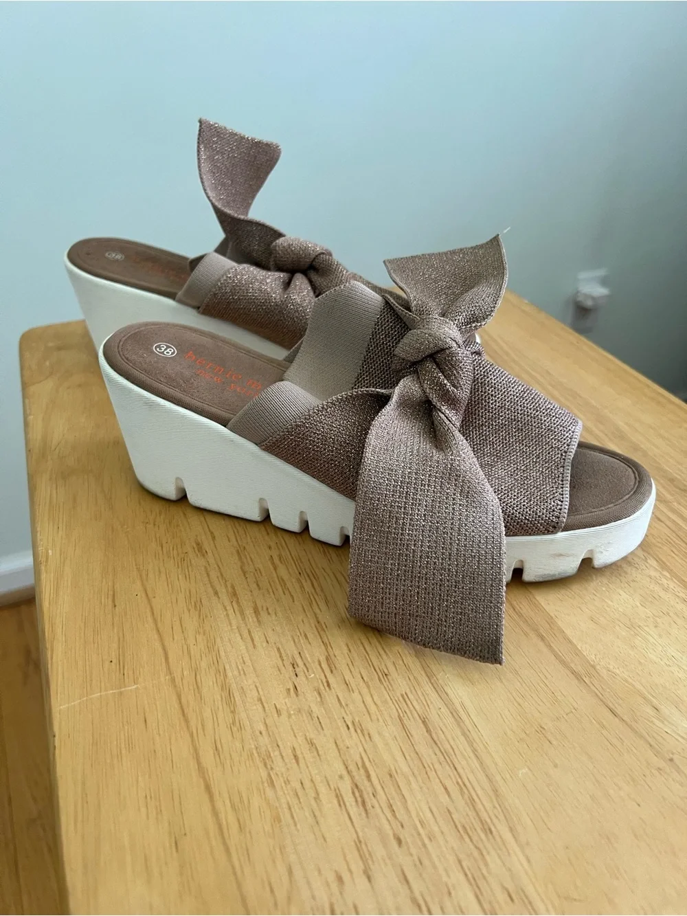 bernie mev. Mauve-Taupe Bow Slide Clogs size 38
